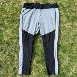 Black and gray panel workout active leggings